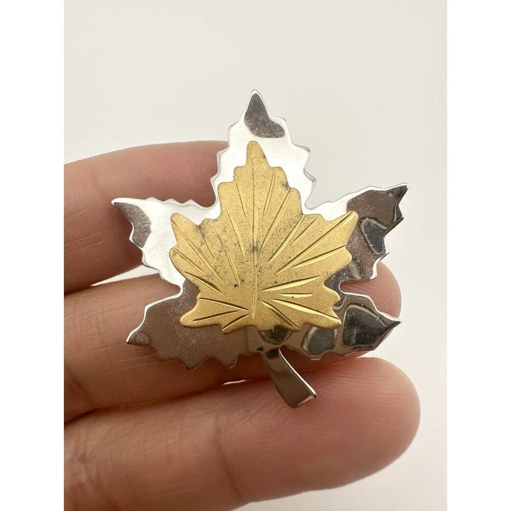 VINTAGE BOND BOYD STERLING MAPLE LEAF PIN Brooch Gold & Silver